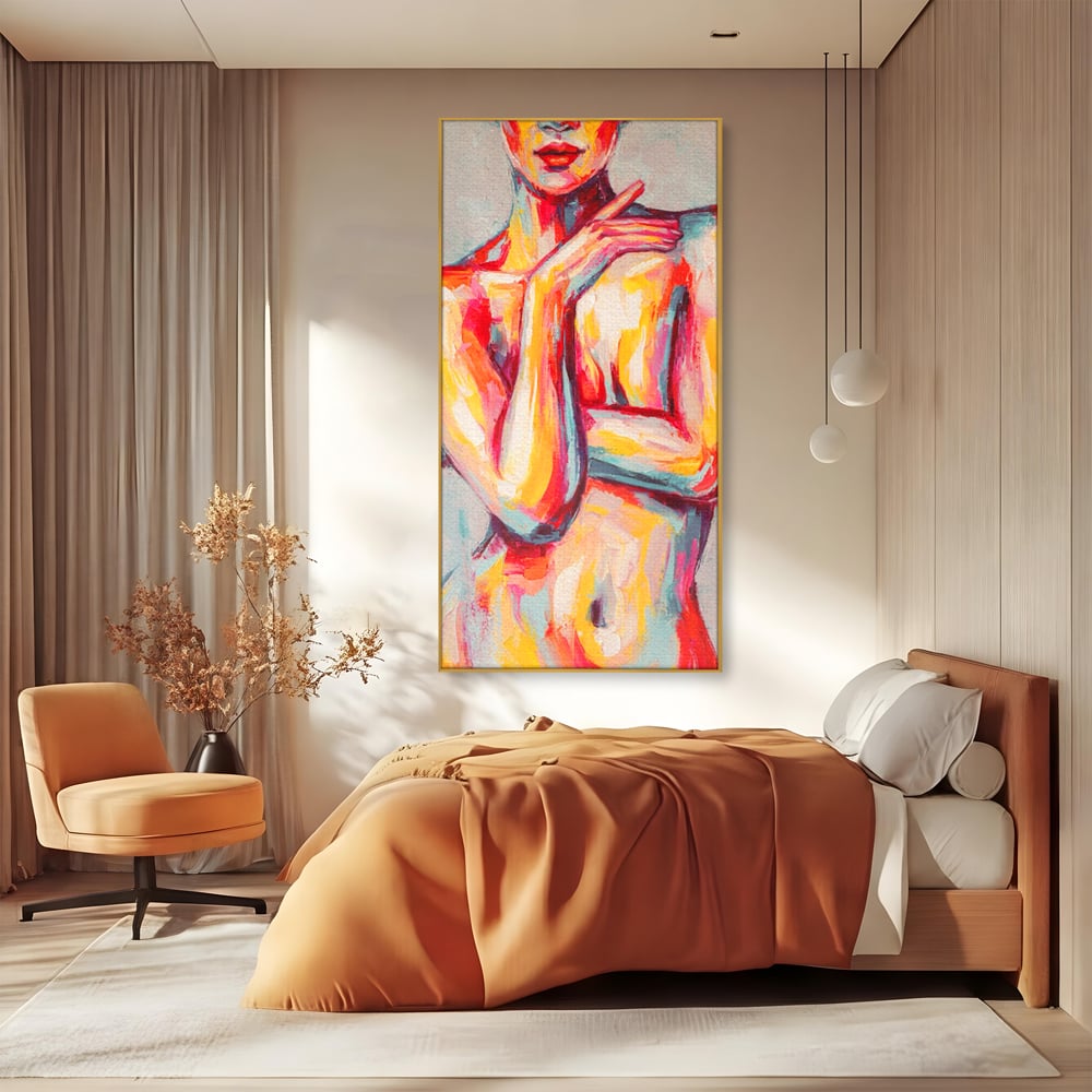 Tablou canvas cu tablou canvas cu femeie nud abstracta, in rama de aluminiu auriu, pe perete intr-un dormitor